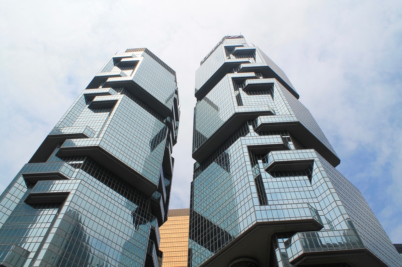 长飞香港上市，迈向国际化的重要里程碑