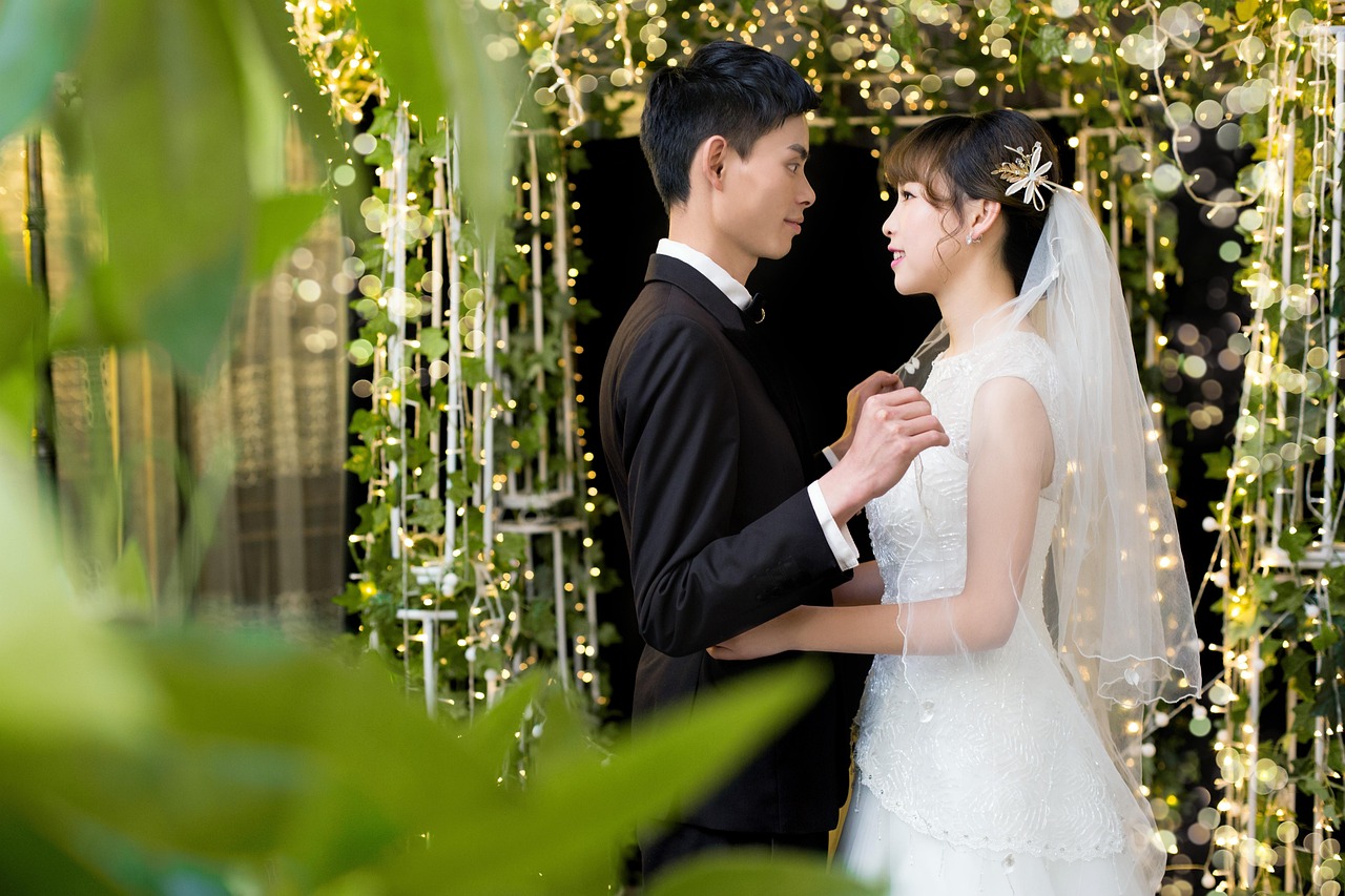 最新韩式婚纱风尚，演绎浪漫简约之美