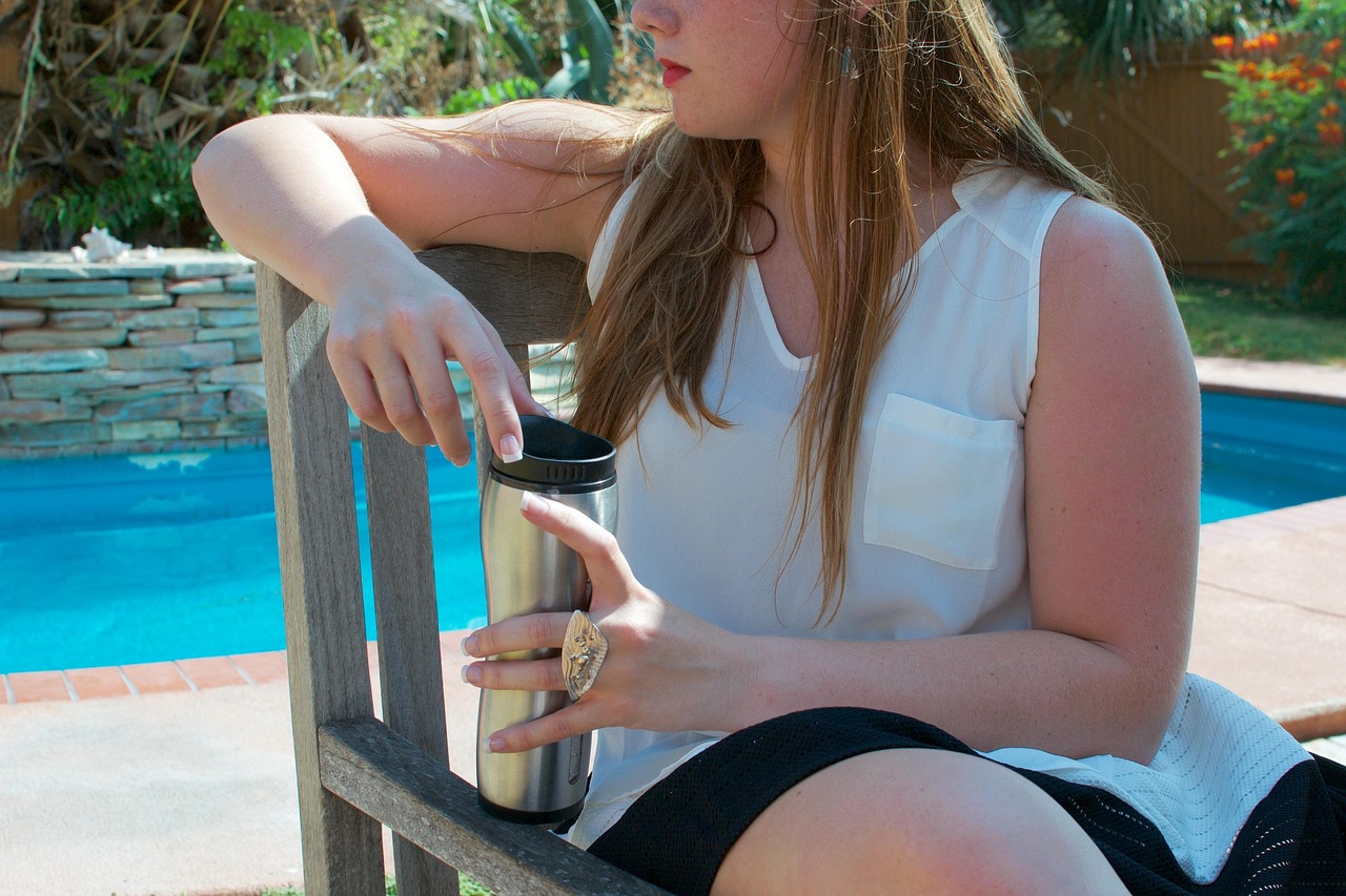 最新时尚短裤街拍,潮流魅力的瞬间展现