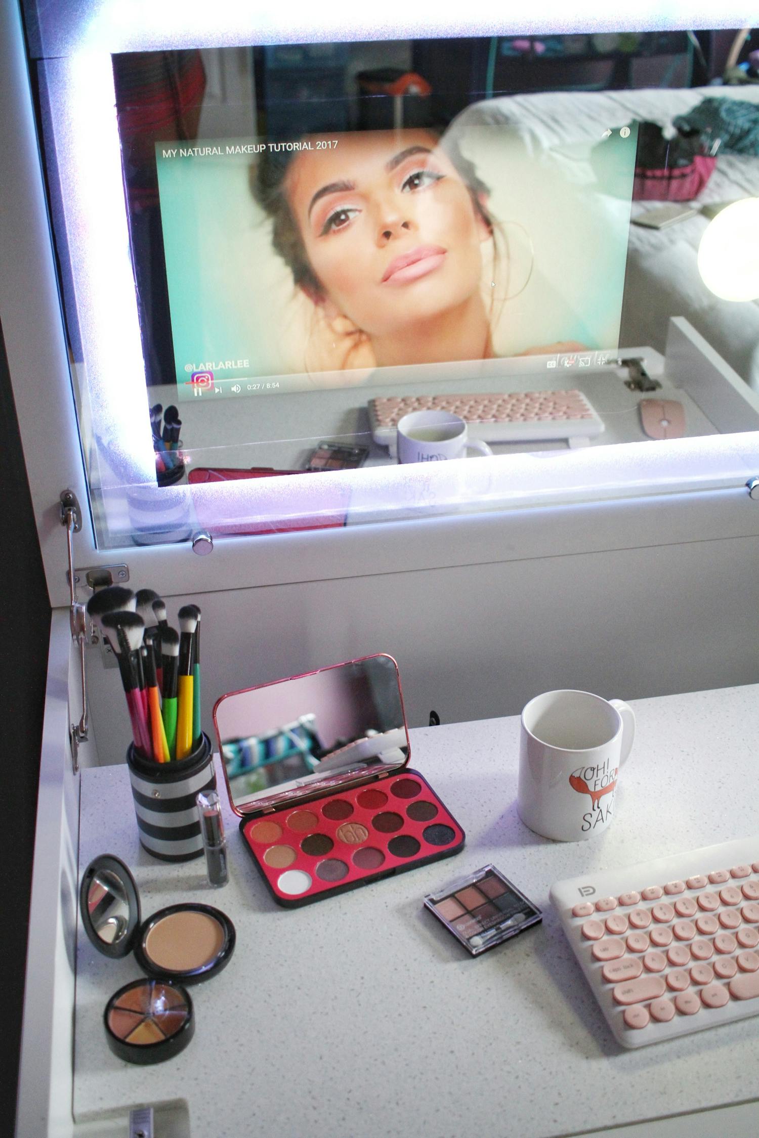 最新讲台装饰，重塑教室空间，提升教学体验新风尚