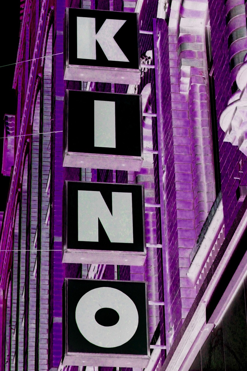 亚洲电影网站的多元色彩探索与反思