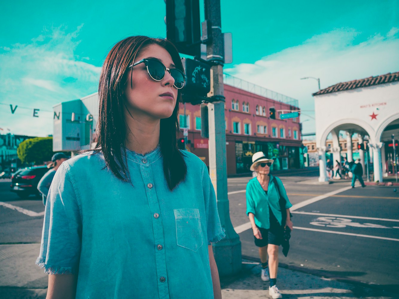 吴亦凡最新街拍，潮流引领者的时尚魅力展现