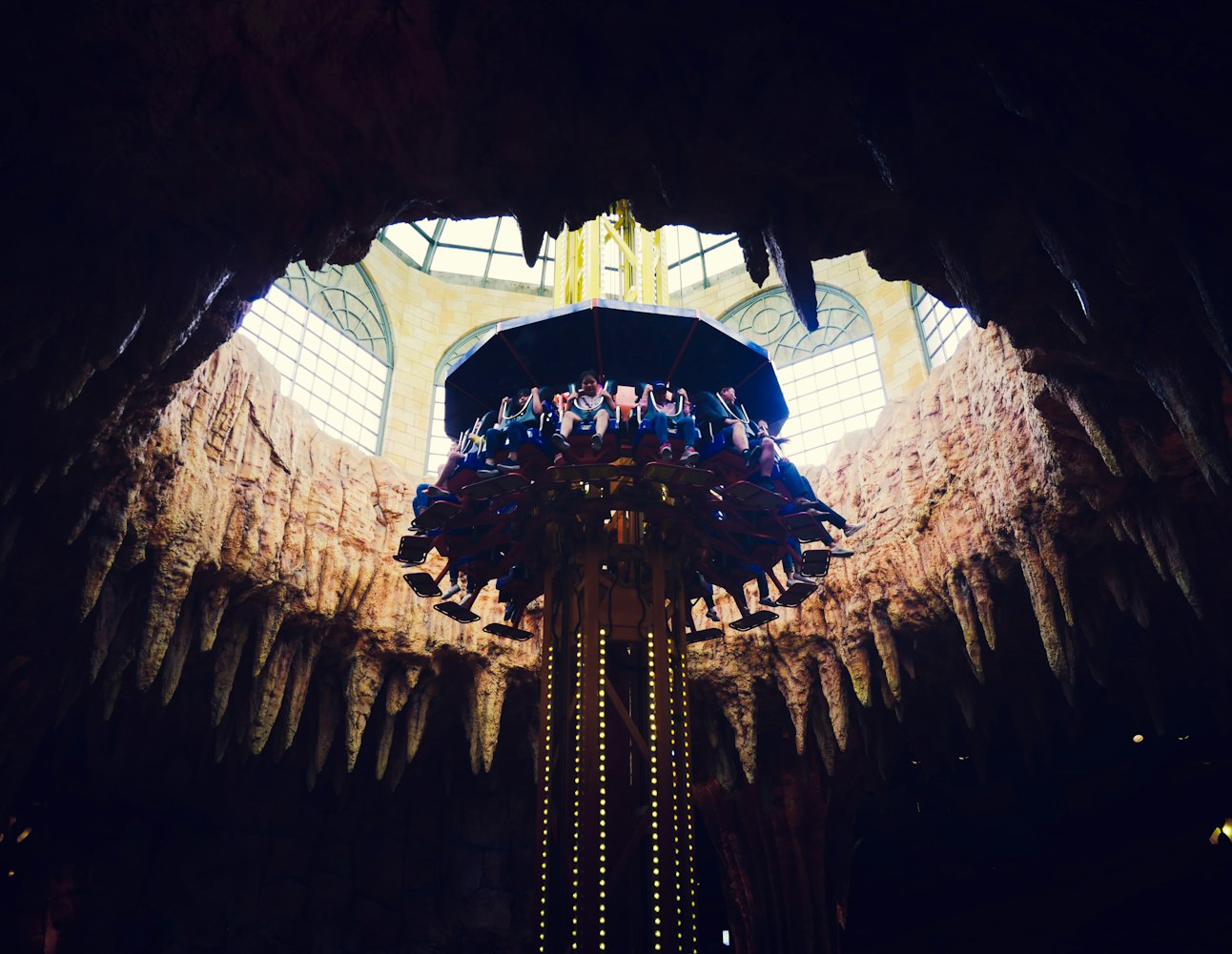 最新年度游戏，探索未知世界的冒险之旅启动！