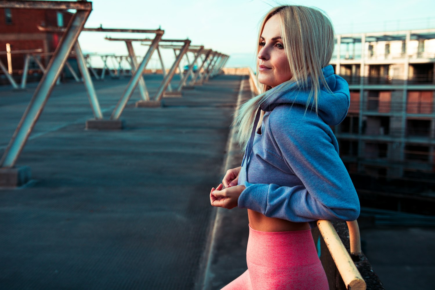 时尚新款针织裙，展现优雅魅力的必备之选穿搭风潮！