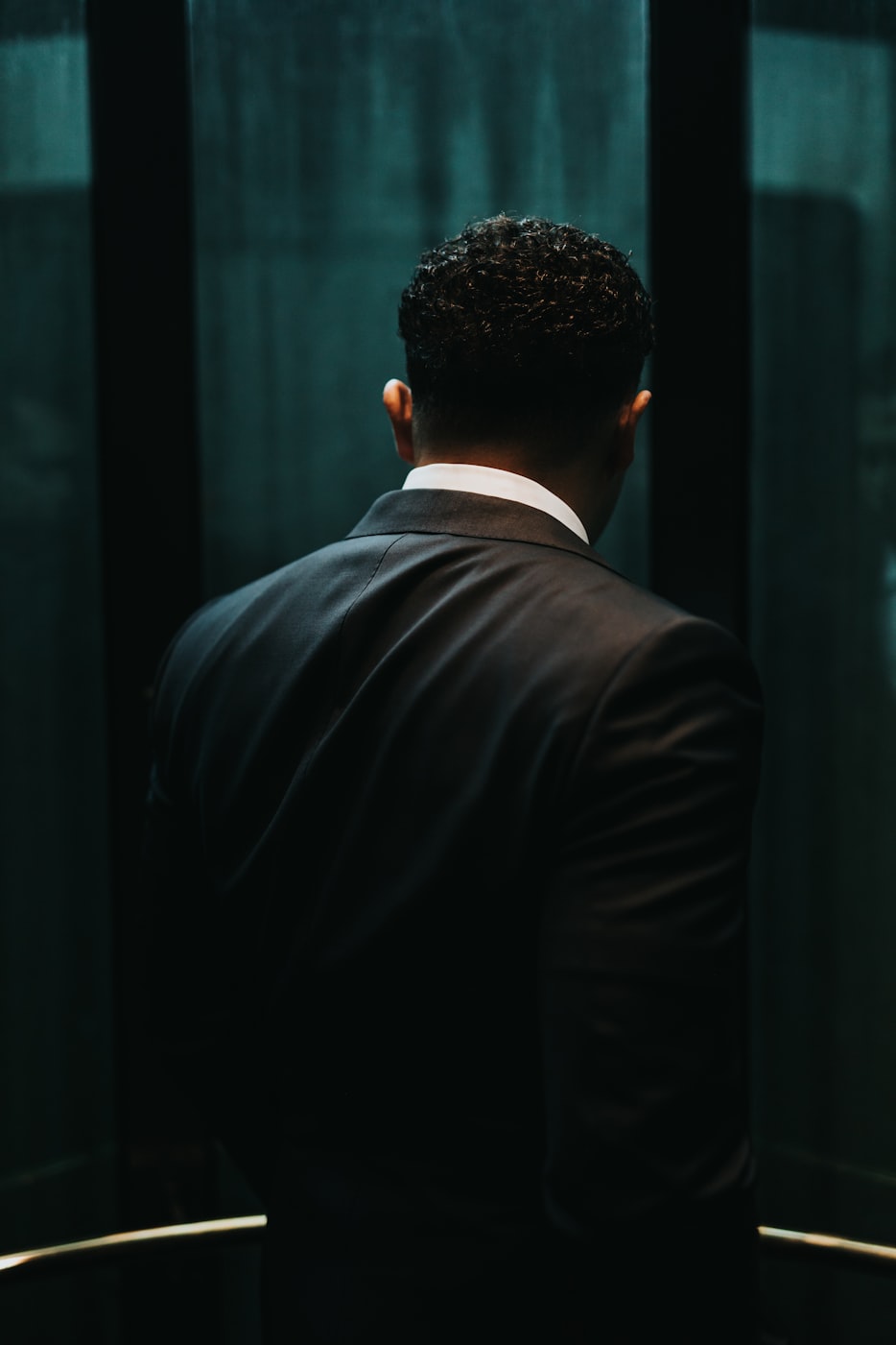 无下巴男演员重塑形象与自我突破之路