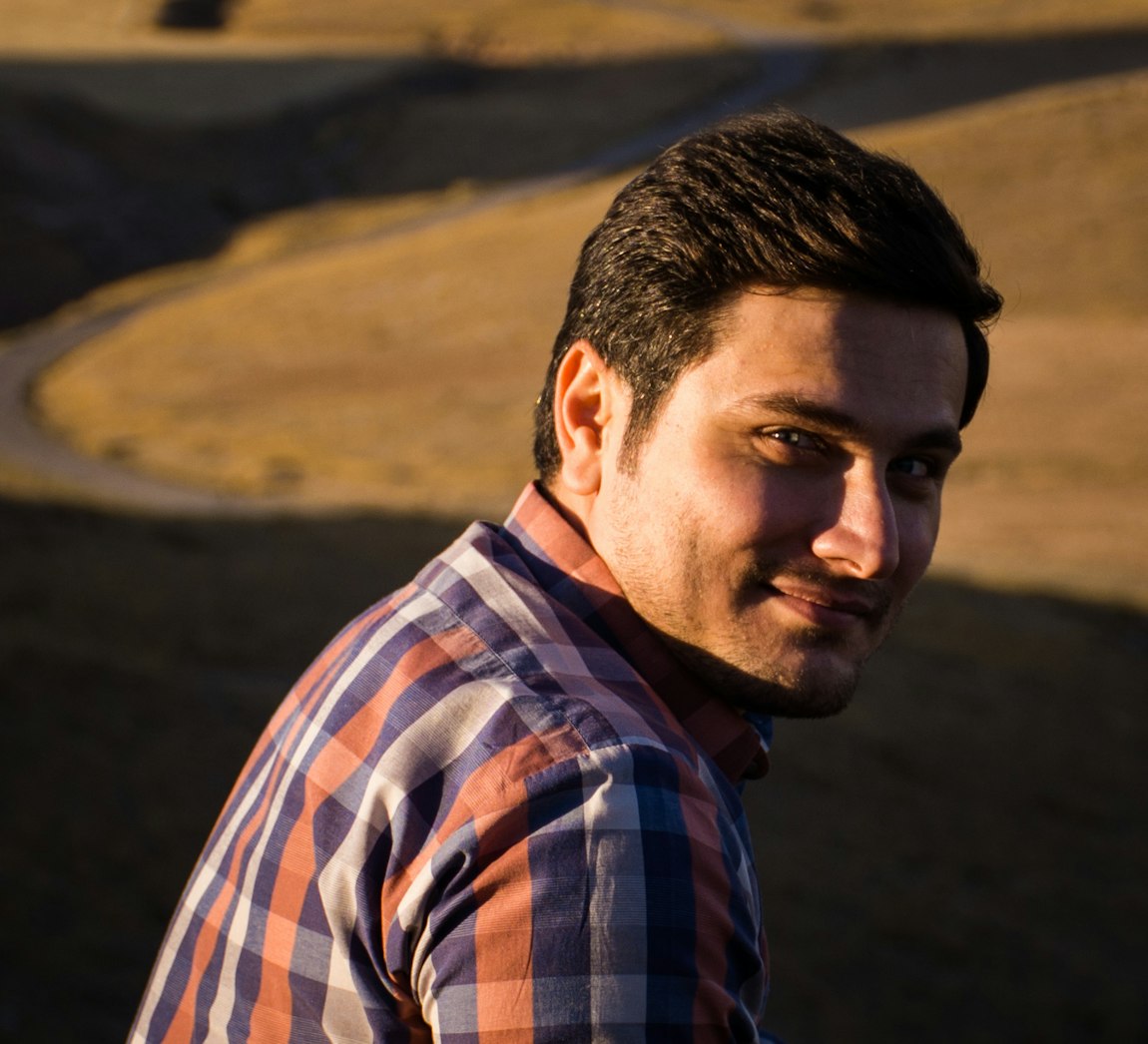 关亚军演员,演艺之路的闪耀之星