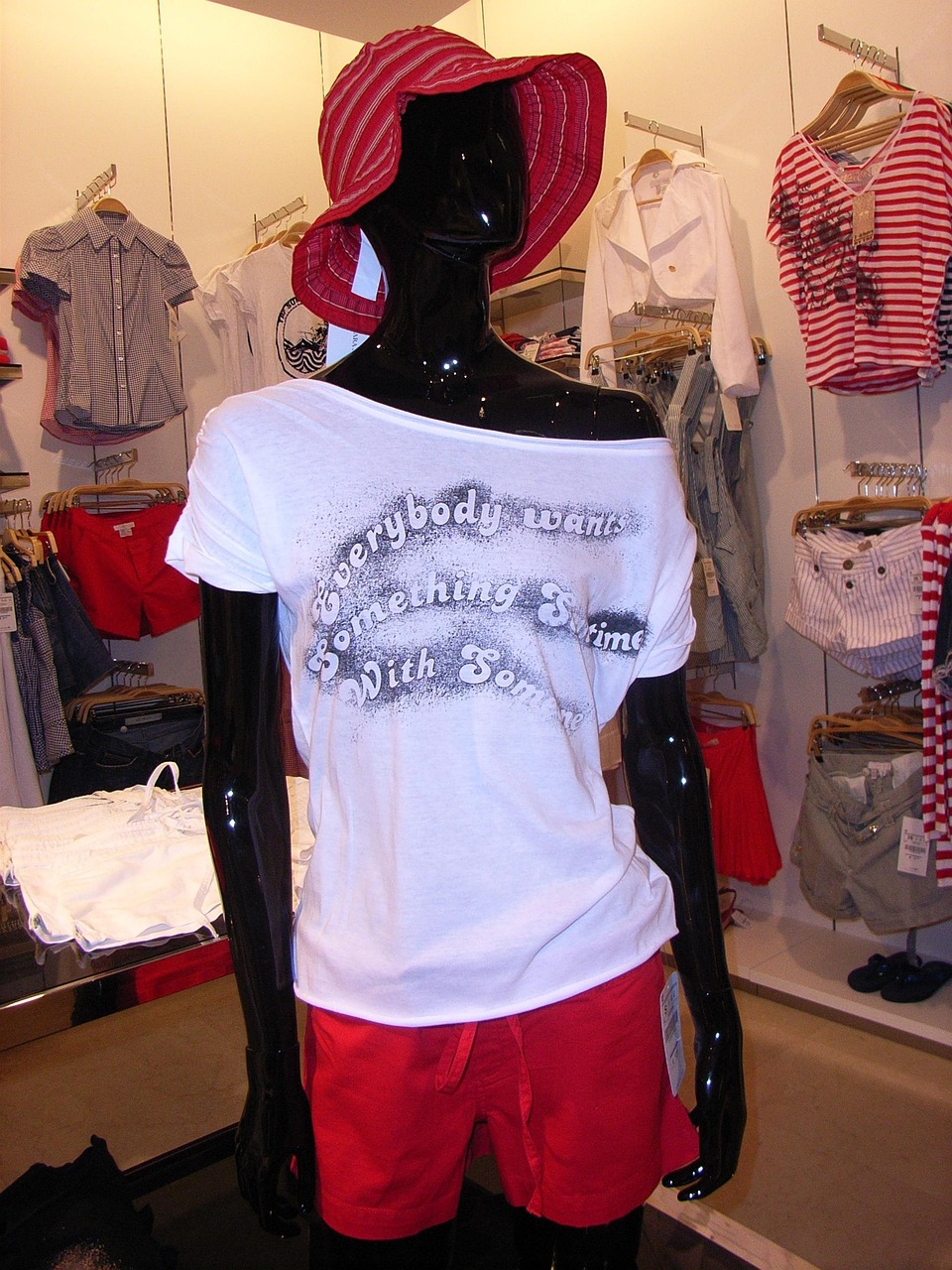 最新皮革潮流服饰,时尚与个性的完美交融风采展现!