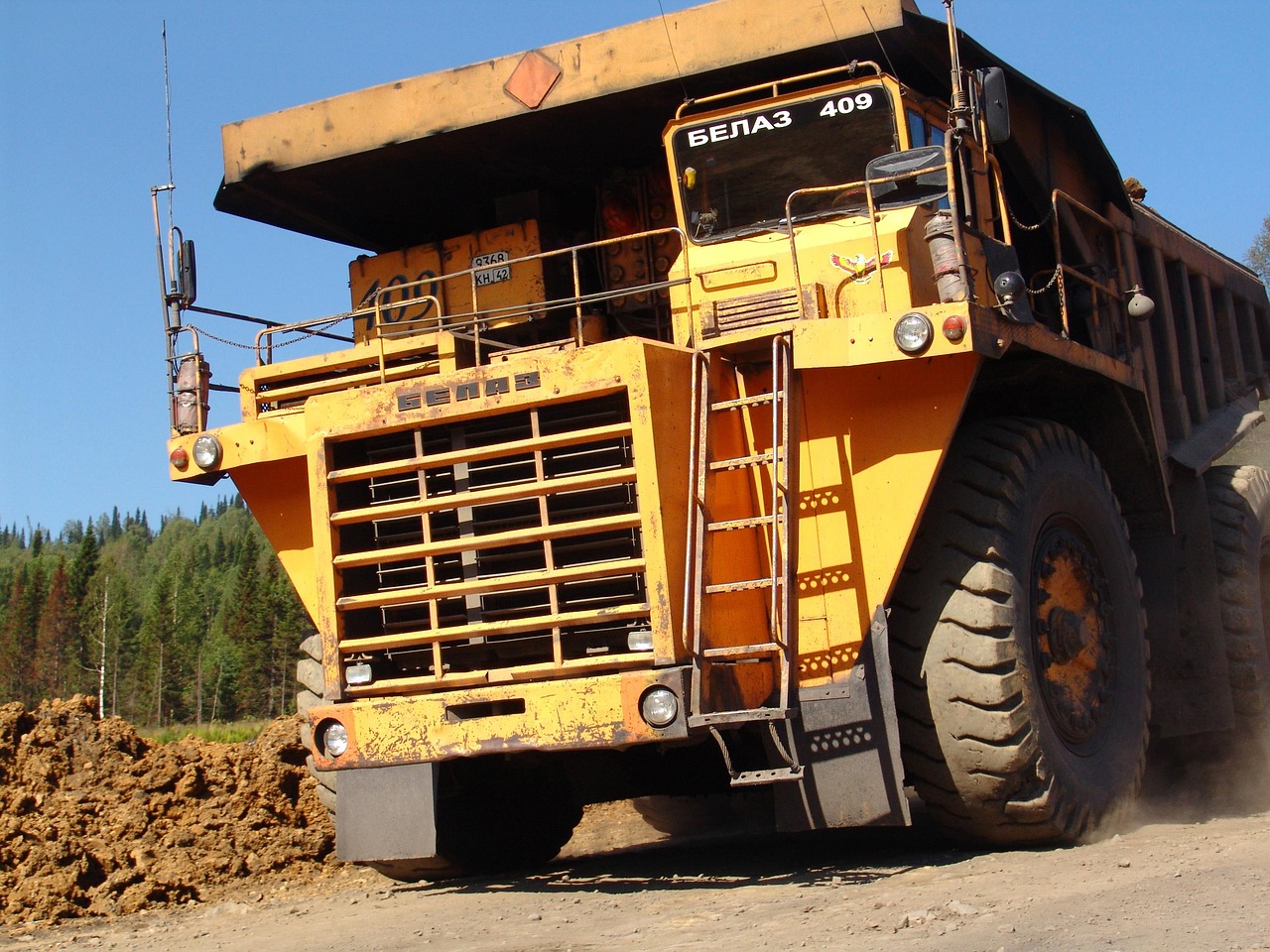 平板自卸车最新规定及其行业影响分析