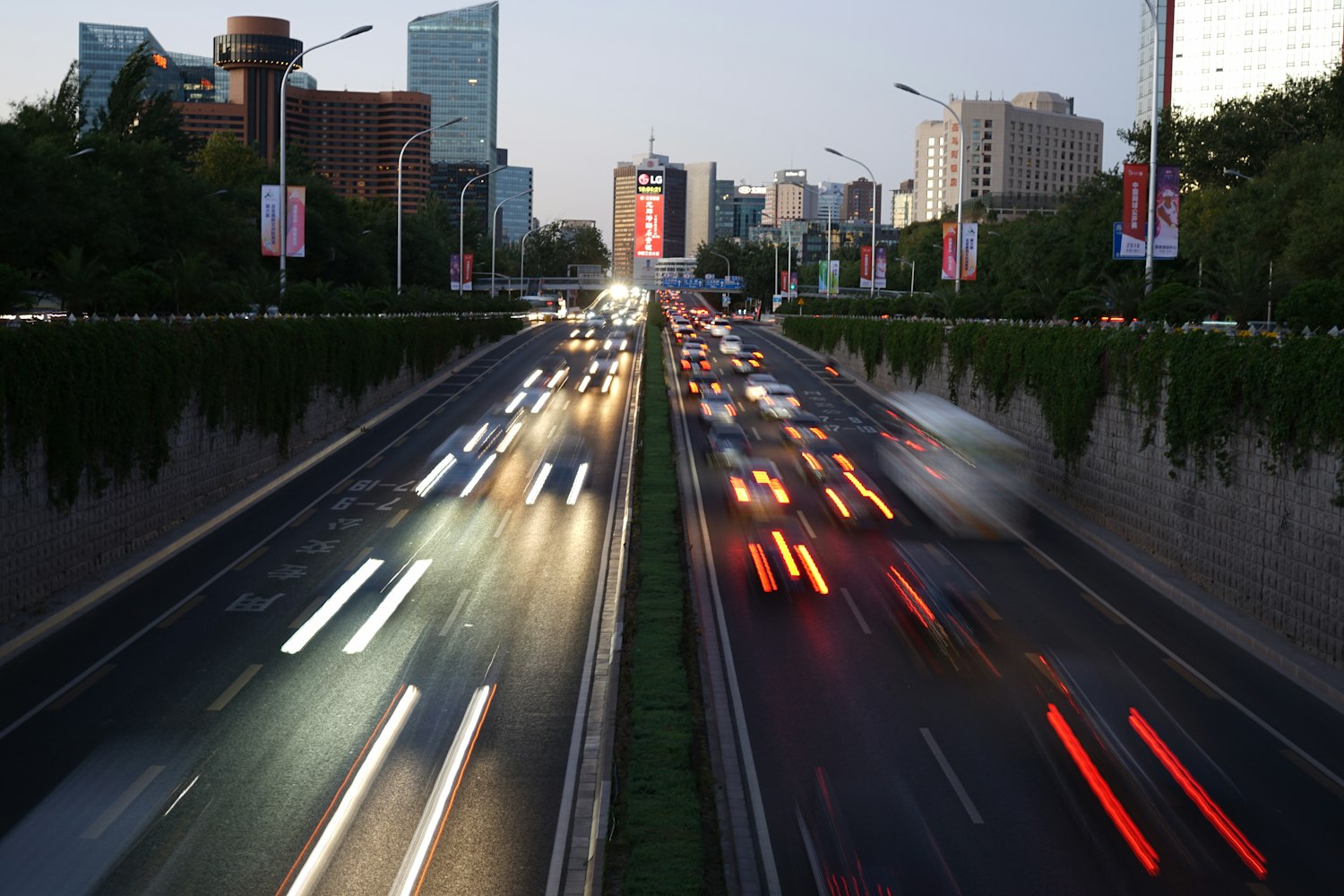 高速出行情况深度分析，速度与路况的考量