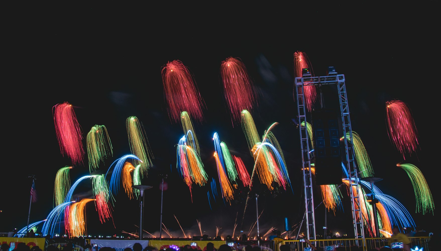 探索时尚前沿，最新潮流色彩魅力探索